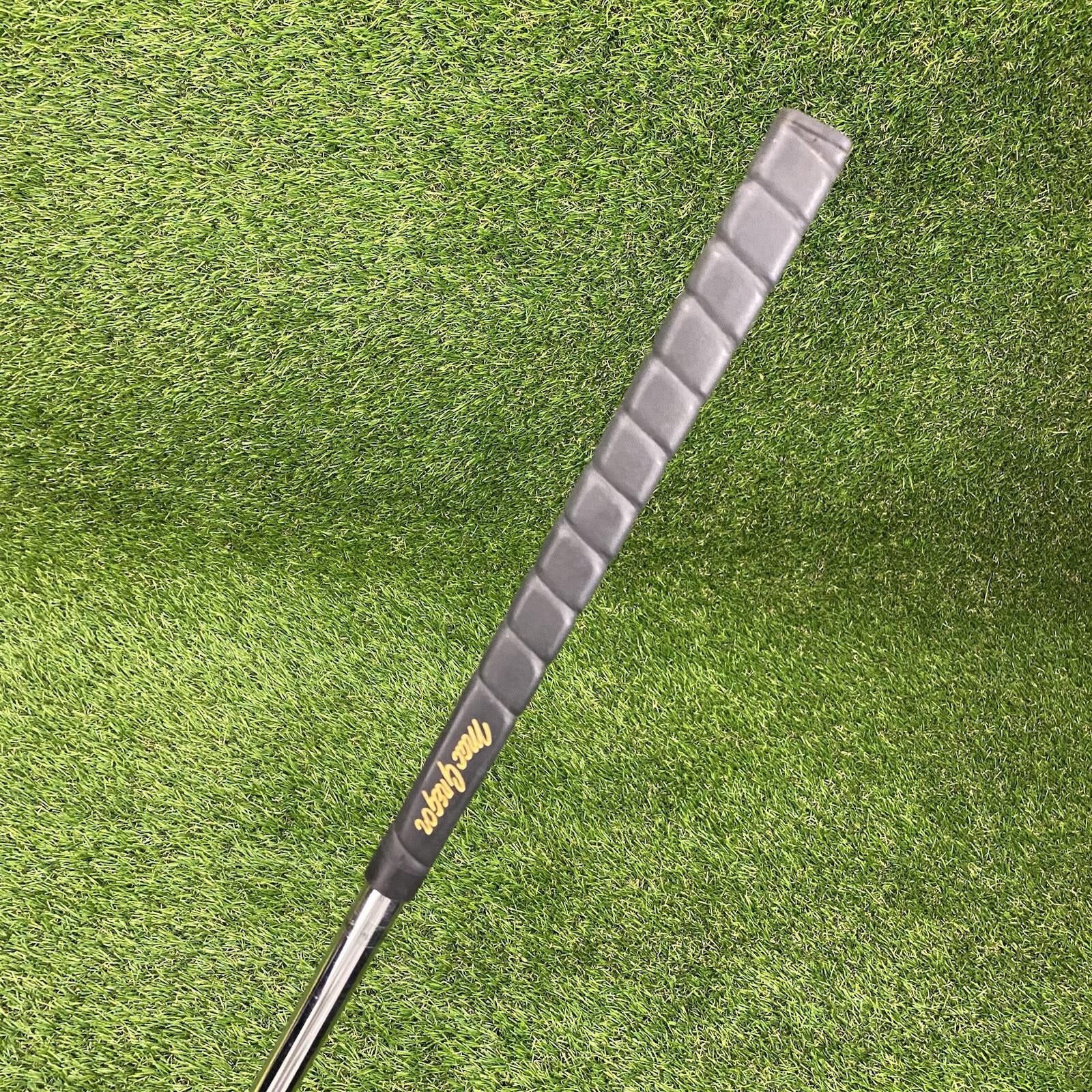 MACGREGOR FINESSE BALATA FACE 35” BLADE PUTTER W/ MACGREGOR GRIP